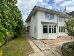 BOURNECOAST:LARGE HOME MINUTES FROM BEACH- HB6228